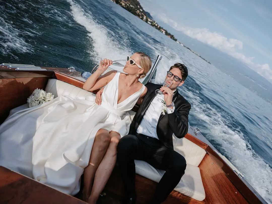 hochzeit gardasee heiraten auslandshochzeit hochzeitsplaner hochzeitsplanerin gardasee hochzeitslocation boot brautpaar